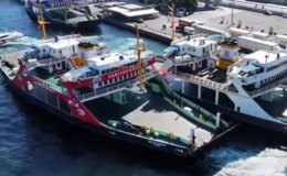 Sirkeci’de feribot iskeleye çarptı