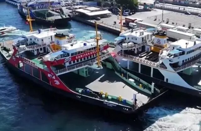 Sirkeci’de feribot iskeleye çarptı