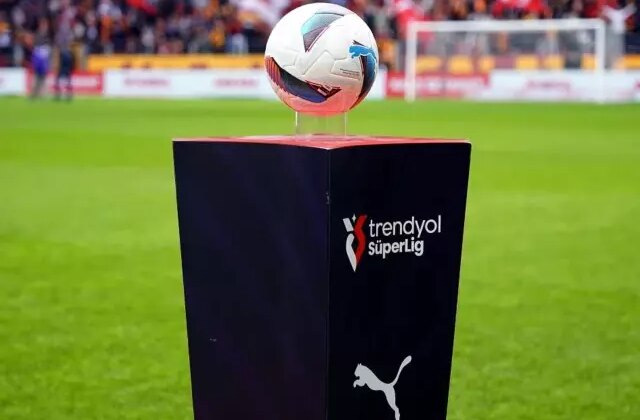 Süper Lig’de flaş ayrılık! Takımı geçen sene şampiyon yapan hocayla yollar ayrıldı