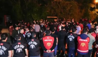 Süper Lig ekibi karıştı! Taraftarlar tesisi bastı