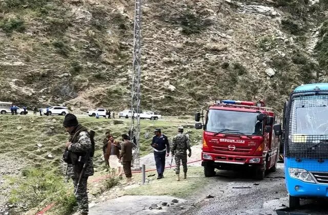 Pakistan’da kamyon uçuruma yuvarlandı: 15 ölü, 8 yaralı