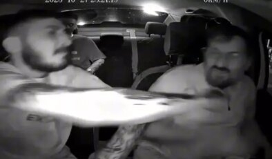 Taksi şoförüne defalarca vurup küfürler savurdu