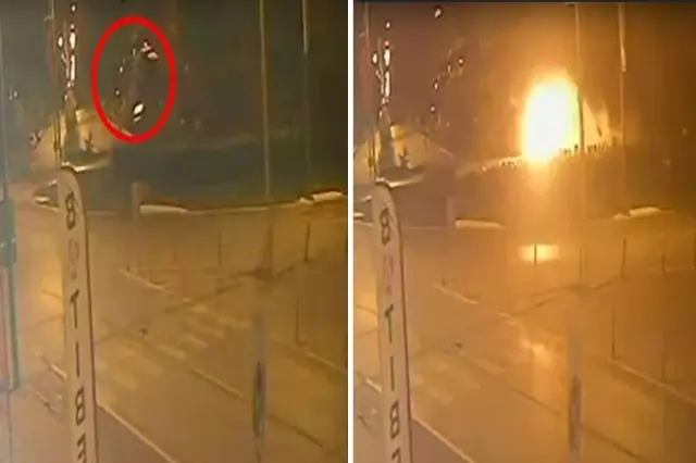 Tank anıtına çarpan otomobil alev aldı! İşte o anlar 383 tank anitina carpan otomobil alev aldi iste o 19186062 2386 o