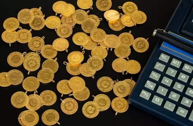 Telefonları susmuyor! Altınını bozduran parasını oraya yatırmaya başladı