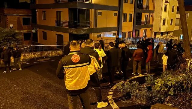 Temel kazısı sırasında toprak kayması: İki bina tahliye edildi