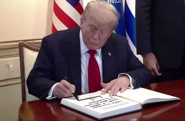 Trump, İsrail Meclisi’nde! Deftere “Bu yeni bir başlangıç” notunu düştü