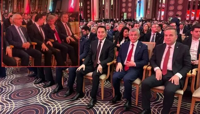 Tüm gözlerin çevrildiği yere ikisi de geldi