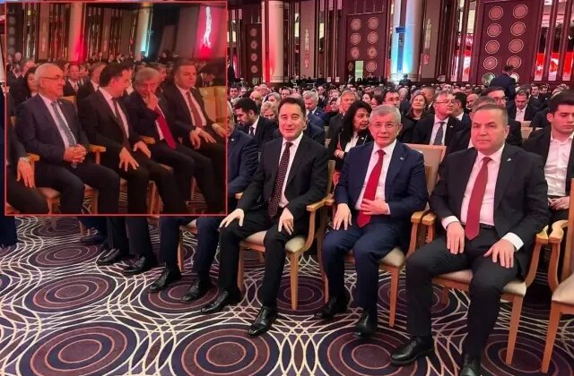 Tüm gözlerin çevrildiği yere ikisi de geldi