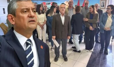 Tunceli’de CHP yönetimi kendilerini partiye kilitleyip nöbet başlattı