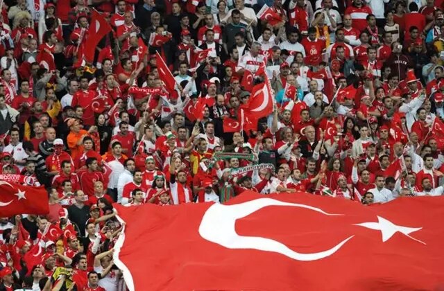 Türk oyuncuyu Romanya Milli Takımı’na davet ettiler