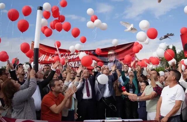 Tutuklu belediye başkanının doğum günü gıyabında kutlandı