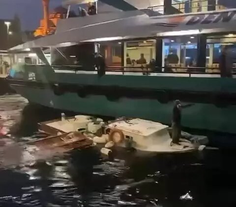 Üsküdar’da yolcu motoru balıkçı teknesine çarptı