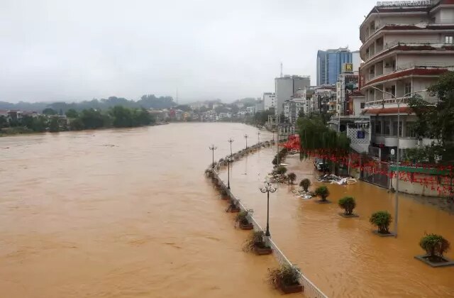 Vietnam’da şiddetli yağışlar sel felaketine yol açtı: 10 ölü