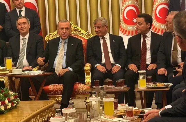 Yıllar sonra yan yana geldiler! İşte TBMM’deki ses getiren fotoğrafın perde arkası