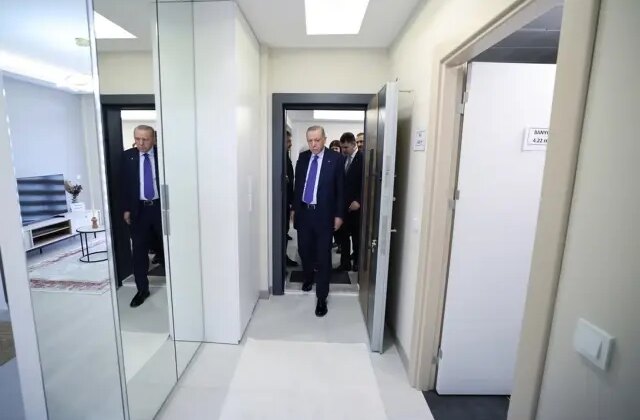 Yüzyılın Konut Projesi’nin detaylarını açıklayan Cumhurbaşkanı Erdoğan, örnek daireyi inceledi