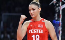 Zehra Güneş’in mini etekli asansör pozu hayranlarını ikiye böldü