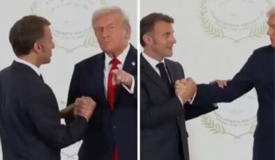 Zirveye damga vuracak görüntüler! Trump ile Macron bilek güreşine tutuştu
