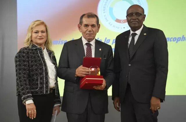 2025 Yılının Frankofon Kişiliği Ödülü Dursun Özbek’e verildi