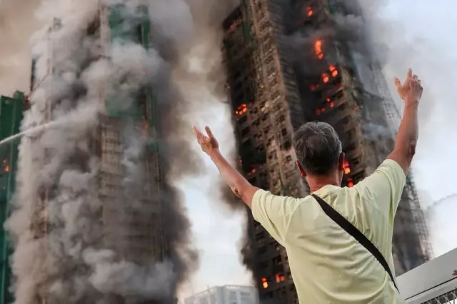 4 bin kisinin yasadigi dev sitedeki yanginda olu 19300649 7988 o