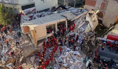 4 kişiye mezar olan bina zemin nedeniyle yıkılmış!