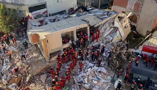 4 kişiye mezar olan bina zemin nedeniyle yıkılmış!