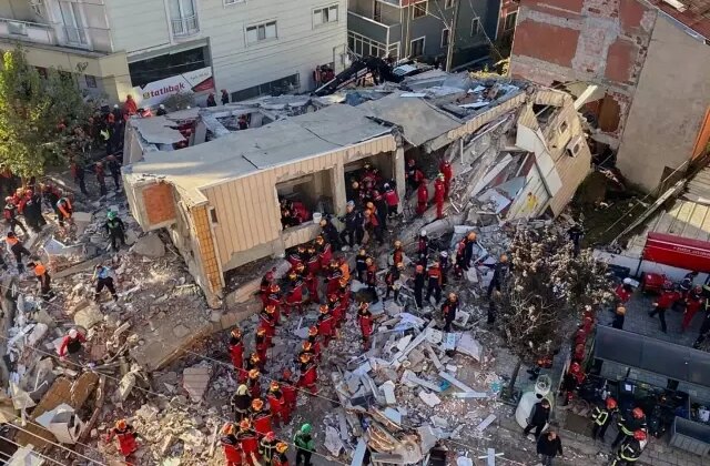 4 kişiye mezar olan bina zemin nedeniyle yıkılmış!