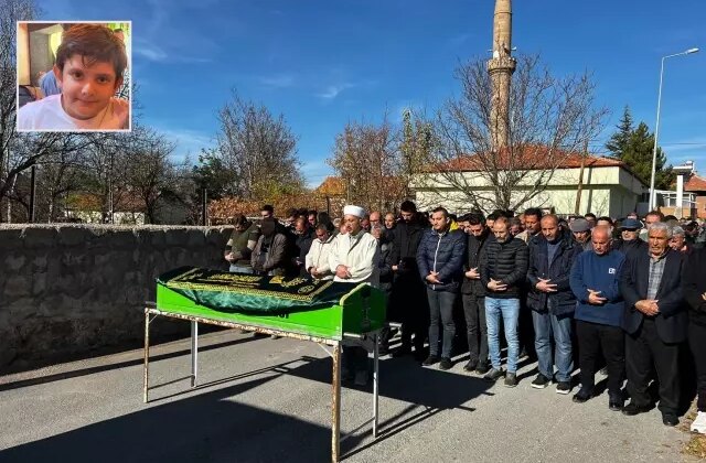 Okulda boğazına jelibon kaçan çocuk son yolculuğuna uğurlandı