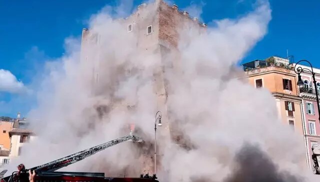 800 yıldır ayaktaydı! Restorasyona alınan tarihi kule çöktü