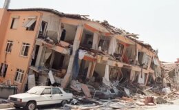 845 vatandaşımızın can verdiği depremin üzerinden 26 yıl geçti
