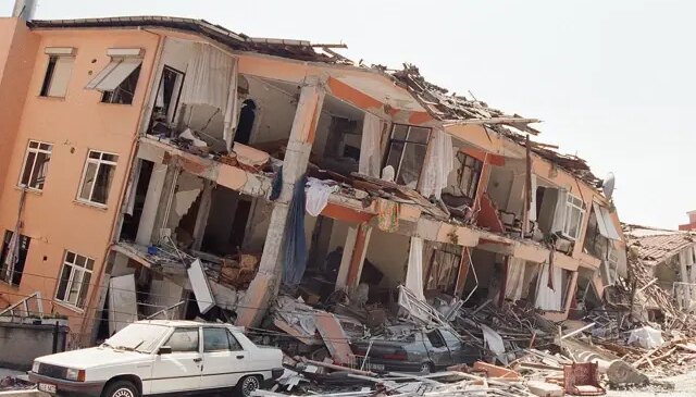 845 vatandaşımızın can verdiği depremin üzerinden 26 yıl geçti