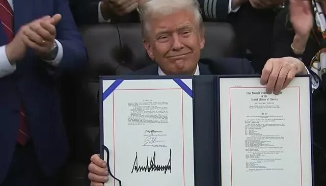 ABD’de hükümet 43 gün sonra açıldı! Trump imzayı attı