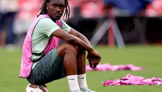 Adı Fenerbahçe ve Galatasaray ile anılan futbolcunun başına gelmeyen kalmadı