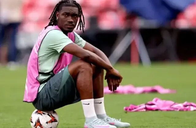 Adı Fenerbahçe ve Galatasaray ile anılan futbolcunun başına gelmeyen kalmadı