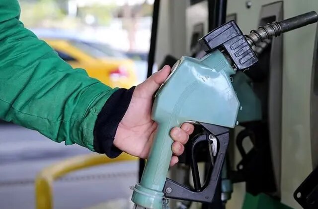 Akaryakıta anahtar bıraktıracak zam pompaya yansıdı! Litre fiyatı 60 lirayı aştı