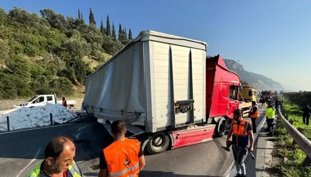 Anadolu Otoyolu’nda zincirleme kaza! Yol ulaşıma kapandı