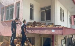 4 katlı metruk binada yangın çıktı; 1 erkek cesedi bulundu