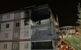 Apartmanda doğal gaz patlaması! Ev kısa sürede küle döndü