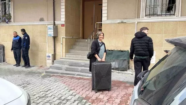 Arnavutköy’de istinat duvarı çöktü, 2 bina tahliye edildi