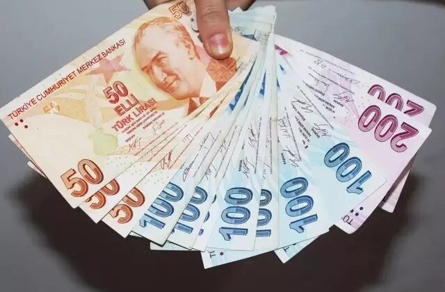 Asgari ücret vatandaşa soruldu! İşte mutabık kalınan rakam