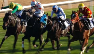 At yarışlarında Cumhuriyet ve Cumhurbaşkanlığı koşuları nefesleri kesti