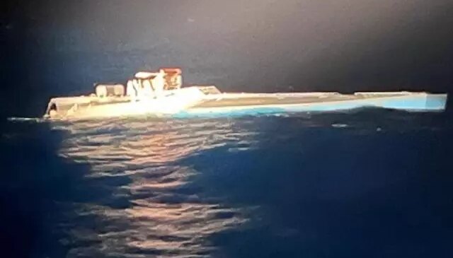 Atlas Okyanusu’nda 1,7 ton uyuşturucu madde taşıyan denizaltı ele geçirdi