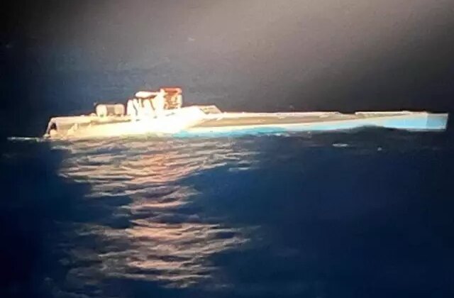 Atlas Okyanusu’nda 1,7 ton uyuşturucu madde taşıyan denizaltı ele geçirdi
