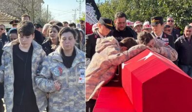 Babaya son veda! Anne ve oğlu, şehidi parkasıyla uğurladı