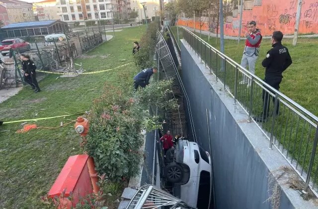 Bahçelievler’de otoparkta yaşanan ilginç kaza kamerada