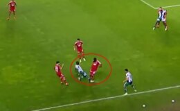 Bahis oynadığı ortaya çıkan futbolcunun gördüğü kırmızı kart ve yaptığı harekete bakın