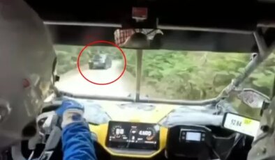 Baja yarışında sivil araç tehlike saçtı: Tecrübeli pilotlar faciayı önledi