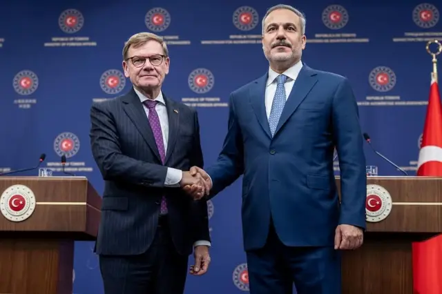 bakan fidan ile kamera karsisina gecen alman 19302049 9617 o