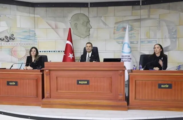 Balıkesir’de 17 bin deprem sonrası siyasette Zağanos Paşa polemiği