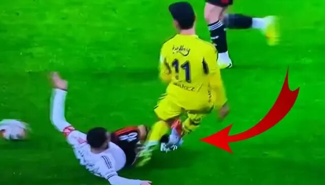 Beşiktaş-Fenerbahçe derbisinde üst üste kırmızı kartlar