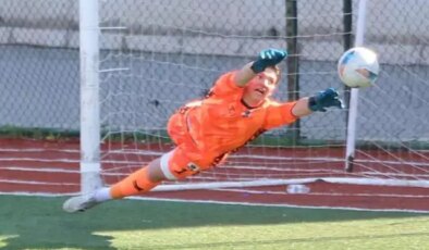 Beşiktaş, Galatasaray’ın da ilgilendiği 16’lık genç kaleciyi deneme antrenmanlarına aldı